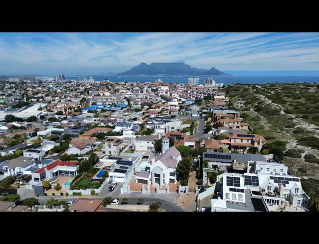 7 BEDROOM HOUSE FOR SALE IN WEST BEACH